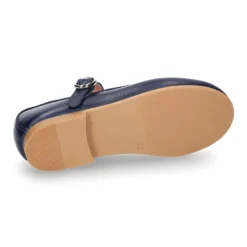 Mercedita clásica estilizada con hebilla en piel napa súper suave.