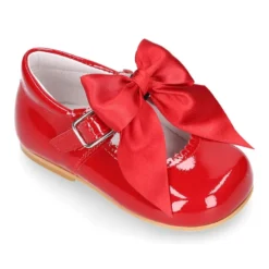Mercedita clásica niña con festón y hebilla con LAZO en piel charol ROJO.