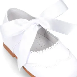 Mercedita clásica tipo ANGELITO en piel charol BLANCO.