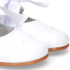 Mercedita clásica tipo ANGELITO en piel charol BLANCO.