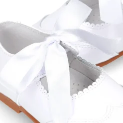 Mercedita clásica tipo ANGELITO en piel charol BLANCO.