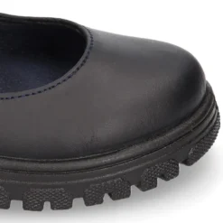 Mercedita colegial niña OKAA sin cordones con suela de goma dentada en piel lavable.