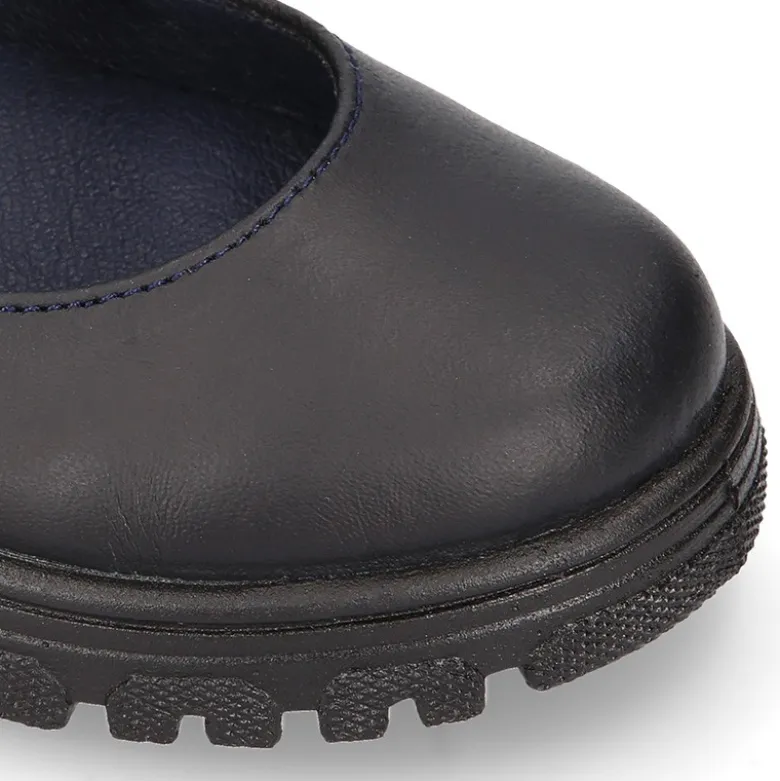 Mercedita colegial niña OKAA sin cordones con suela de goma dentada en piel lavable.