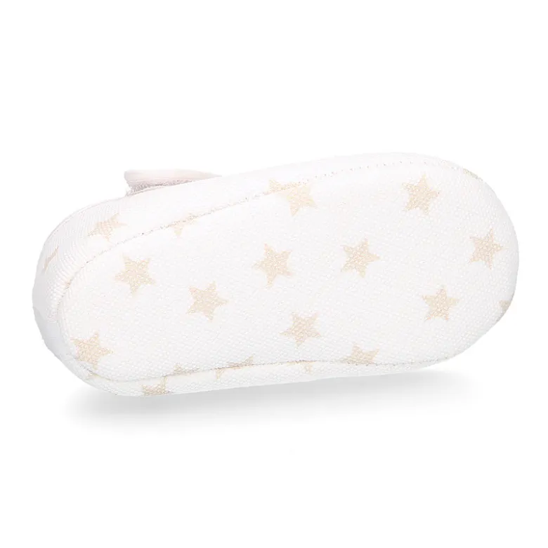 Mercedita con cierre adherente en lona con estrellas para bebés.