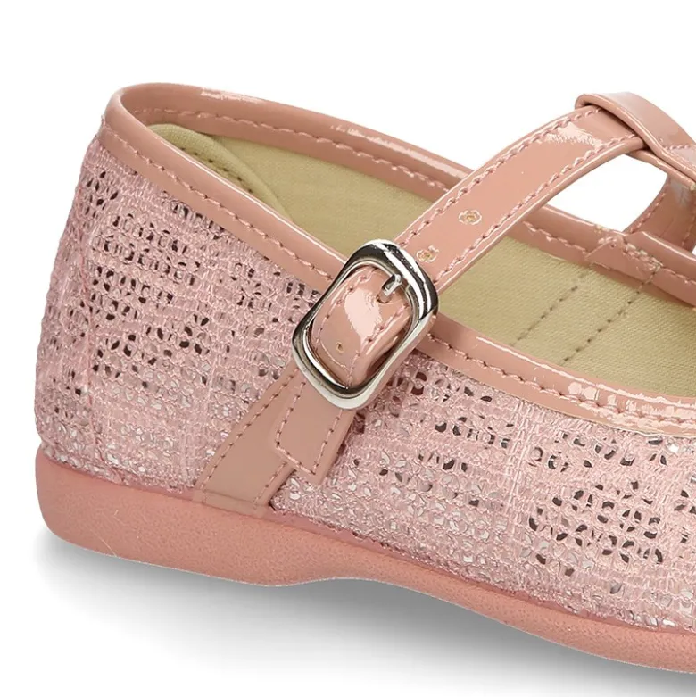 Mercedita en forma de T en lona con brillos y charol para vestir.