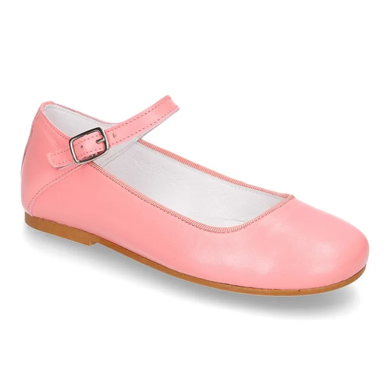 Mercedita MODA escotada con hebilla en piel suave en colores de temporada.