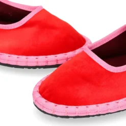 Mercedita mujer en terciopelo rojo con hebilla y clip