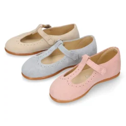 Mercedita niña ceremonia en forma de T en piel serraje en colores pastel.
