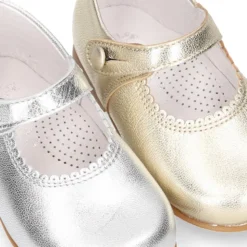 Mercedita niña clásica con botón en piel napa METALIZADA.