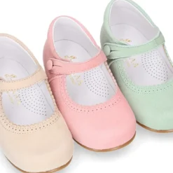 Mercedita niña clásica con botón en piel ante en colores de MODA.