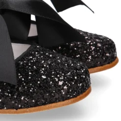 Mercedita niña con cierre adherente con lazo en GLITTER NEGRO.