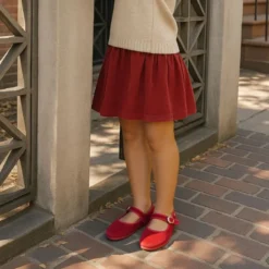 Mercedita niña con hebilla tipo japonesa en TERCIOPELO ROJO
