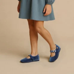 Mercedita niña con hebilla tipo japonesa en TERCIOPELO AZUL MEDIO