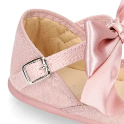 Mercedita niña con LAZO en lino rosa maquillaje.
