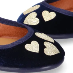 Mercedita niña estilizada con CORAZONES DORADOS en terciopelo.