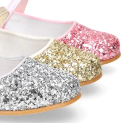 Mercedita niña estilizada con cierre adherente con botón en GLITTER.