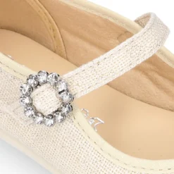 Mercedita niña estilizada en lino hielo con hebilla tipo diamantes.