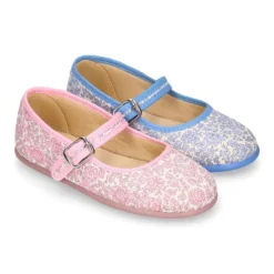 Mercedita niña estilizada en lona algodón LIBERTY.