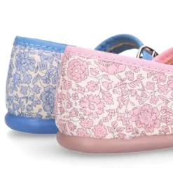 Mercedita niña estilizada en lona algodón LIBERTY.