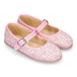 Mercedita niña estilizada en lona algodón LIBERTY.