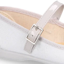 Mercedita niña Okaa con hebilla y lazo zapatero en lona laminada.