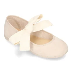 Mercedita o Bailarina niña tipo angelito PRIMAVERA en Serratex con lazo grande.