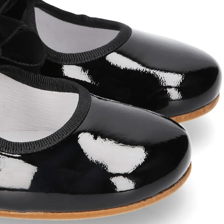 Mercedita o Bailarina tipo Angelito piel charol NEGRO con lazo de terciopelo.