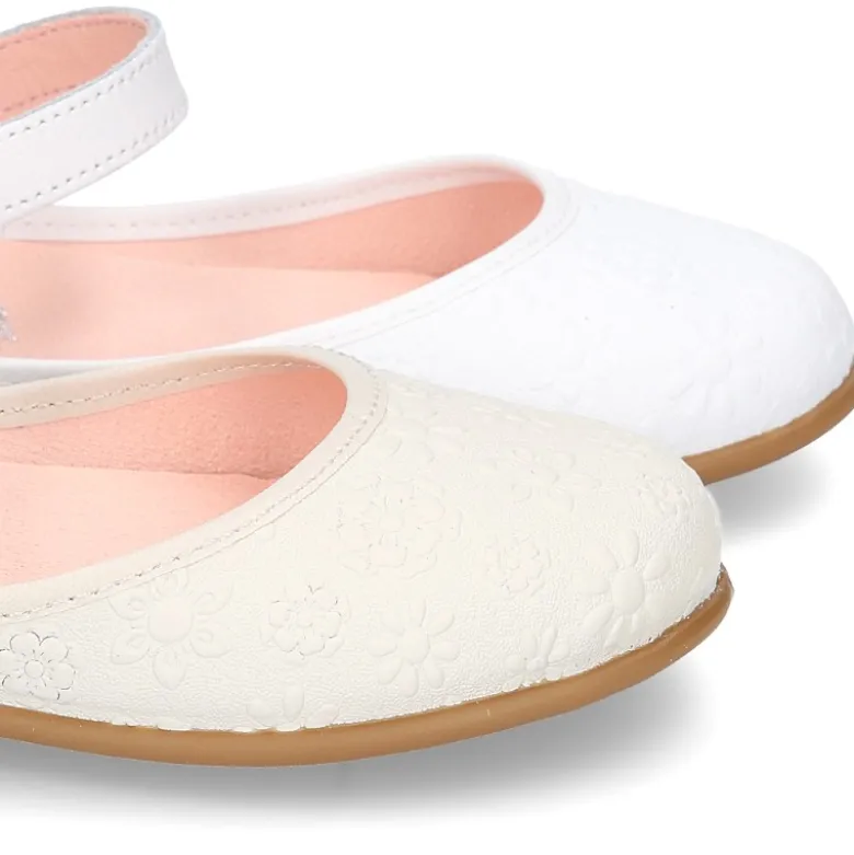 Merceditas CEREMONIA niña escote lateral en piel con diseño grabado flores.