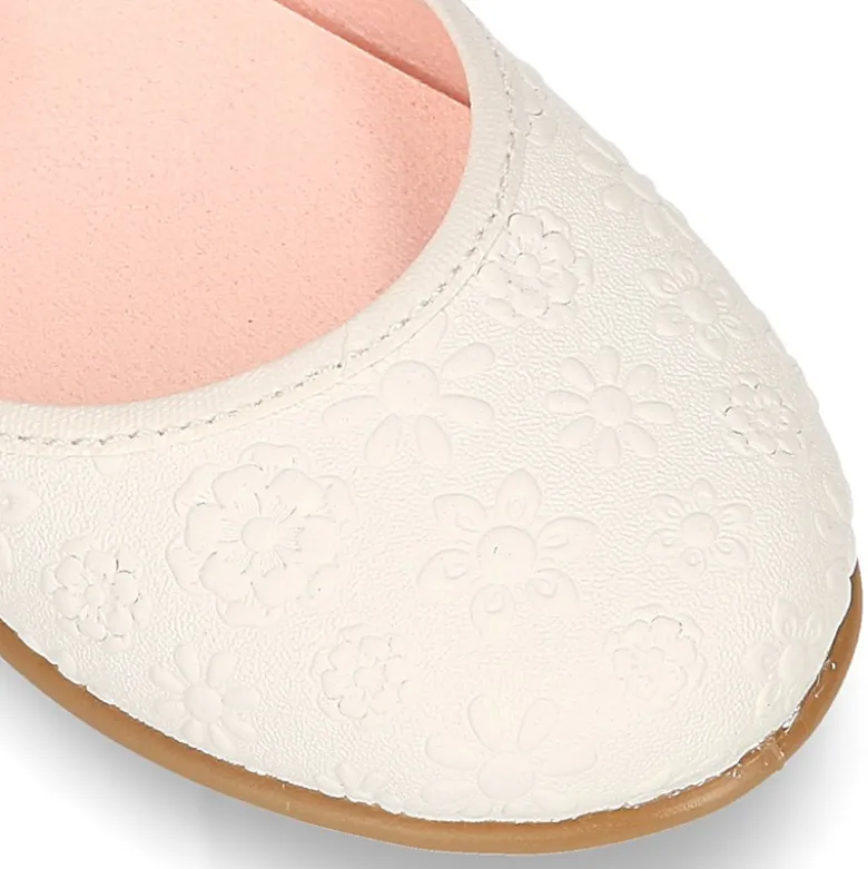 Merceditas CEREMONIA niña escote lateral en piel con diseño grabado flores.