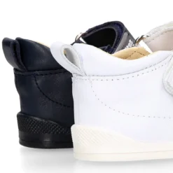 Merceditas niña Blanditos by Crio’s con flor en piel.
