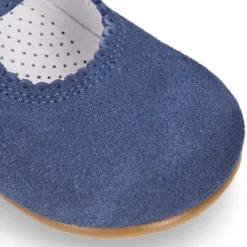 Merceditas niña clásica con botón en piel Serraje.