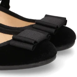 Merceditas OKAA niña con hebilla y lazo zapatero en terciopelo NEGRO.