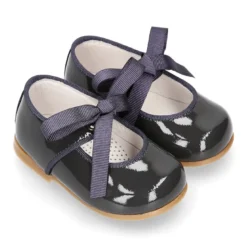 Mercedita tipo Angelito en piel charol para peques.