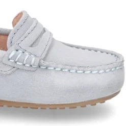Mocasín antifaz en piel serraje en colores pasteles.