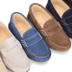 Mocasín antifaz niños mayores piso conductor en piel serraje.