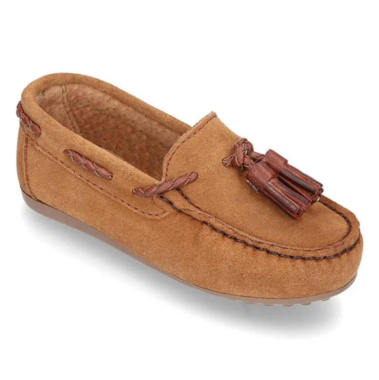 Mocasín borlas mayores en piel serraje cuero.