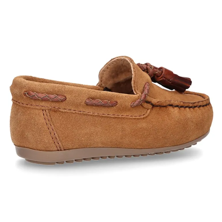 Mocasín borlas mayores en piel serraje cuero.