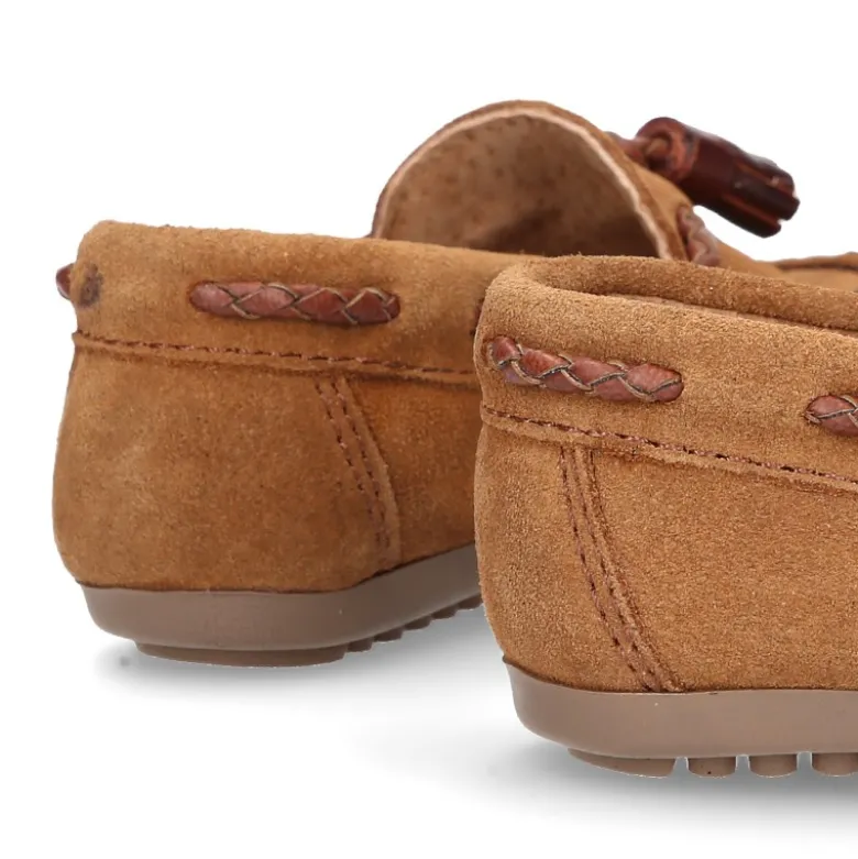 Mocasín borlas mayores en piel serraje cuero.
