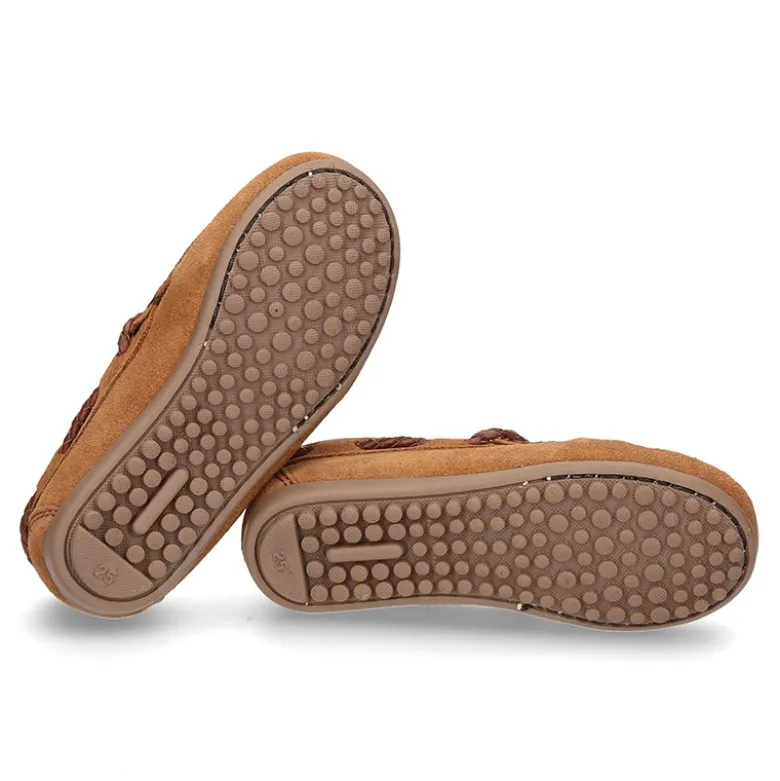 Mocasín borlas mayores en piel serraje cuero.