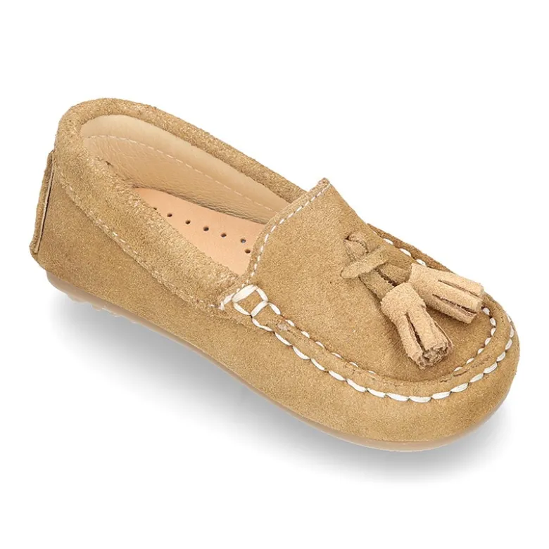 MocasÍn BORLAS pequeños piso conductor en serraje.