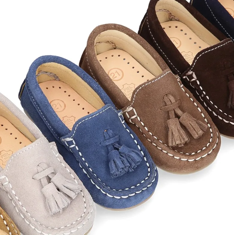 MocasÍn BORLAS pequeños piso conductor en serraje.