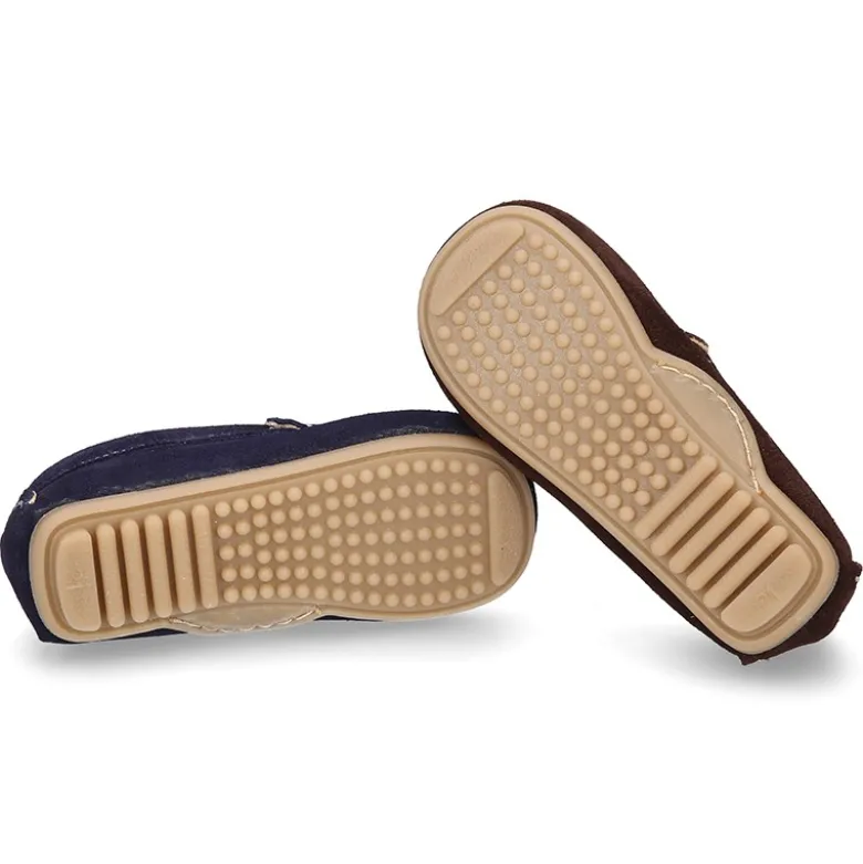 MocasÍn BORLAS pequeños piso conductor en serraje.