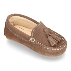 MocasÍn BORLAS pequeños piso conductor en serraje.