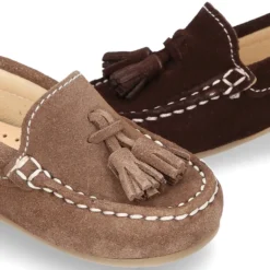 MocasÍn BORLAS pequeños piso conductor en serraje.