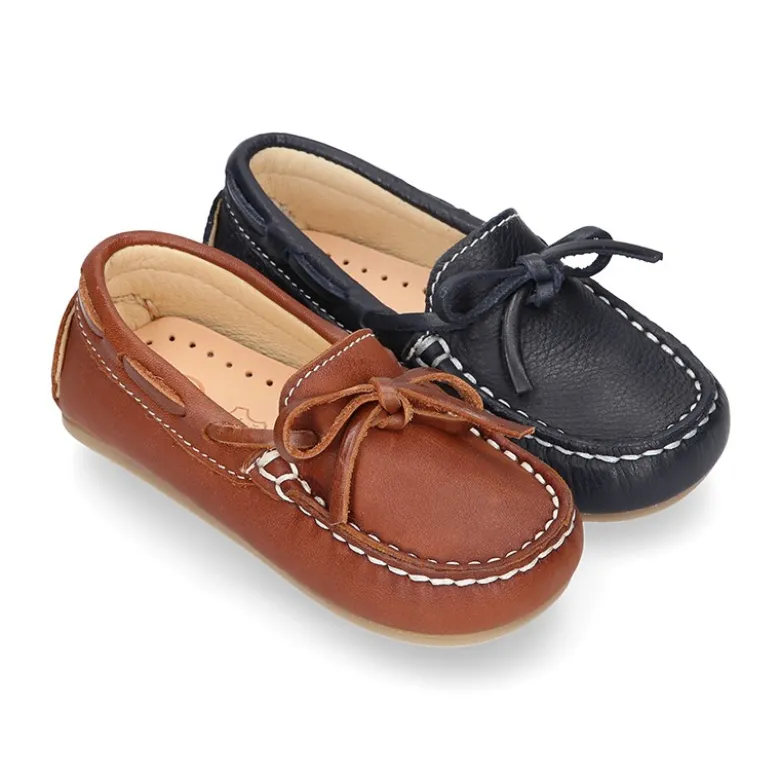 Mocasín con lazos en piel EXTRA SUAVE para peques.