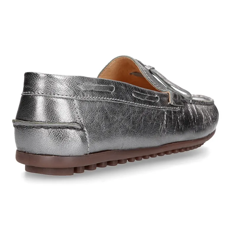 Mocasín con lazos en piel metalizada para mayores.
