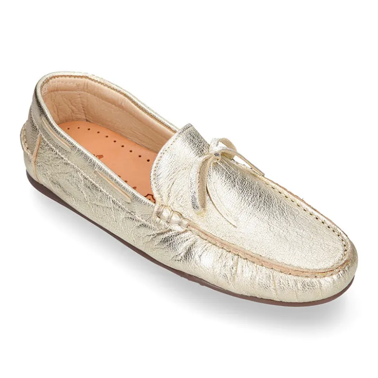 Mocasín con lazos en piel metalizada para mayores.