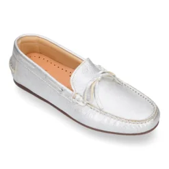 Mocasín con lazos en piel metalizada para mayores.