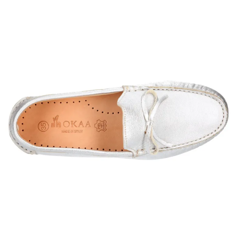 Mocasín con lazos en piel metalizada para mayores.