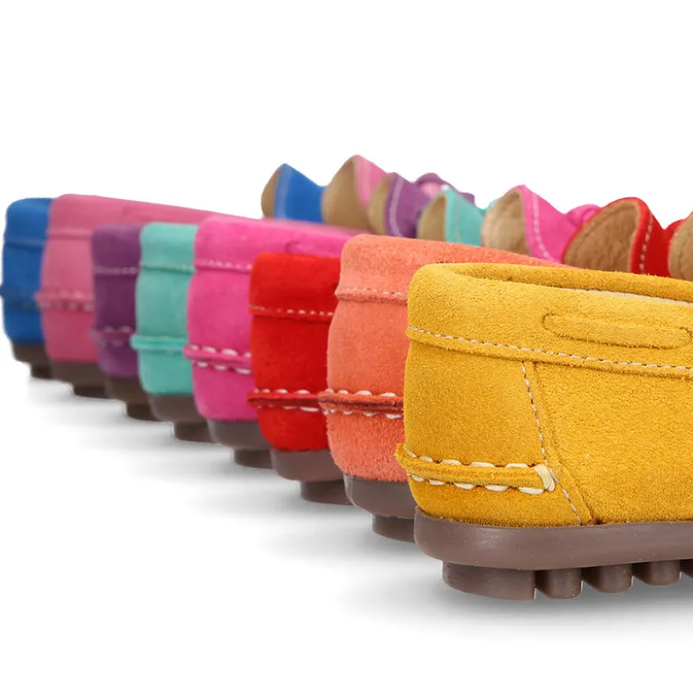 Mocasín con lazos en piel serraje para mayores piso conductor.